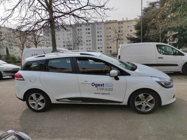 voiture logotée